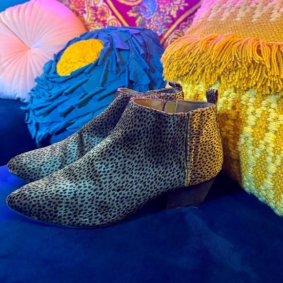 Old Navy Shoes - OLD NAVY Green leopard suede booties sz 8